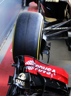 The Lotus F1 E22 with new 18 inch Pirelli tyres and rims