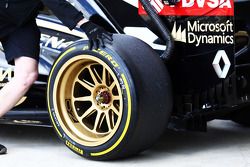 Charles Pic, Lotus F1 E22, Testfahrer, mit 18-Zoll Pirelli-Reifen