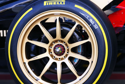 De Lotus F1 E22 rijdt met nieuwe 18 inch Pirellibanden en velgen