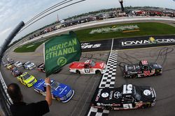 Start: Darrell Wallace Jr. leads