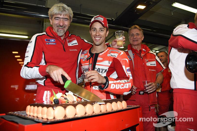 Gigi Dall'Igna, director general de Ducati Corse celebra su cumpleaños con Andrea Dovizioso