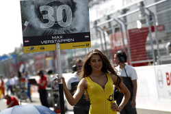 Gridgirl of Max Verstappen