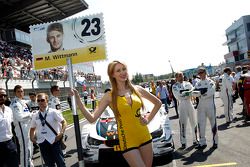 Gridgirl de Marco Wittmann, BMW Team RMG BMW M4 DTM