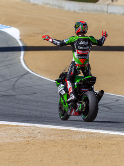 Tom Sykes celebrates his victory in race 2