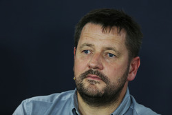 Paul Hembery, Diretor de Motorsport da Pirelli, na conferência de imprensa da FIA