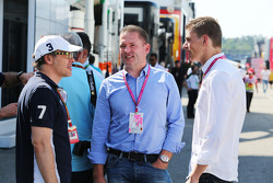 (L to R): Jacques Villeneuve, with Jos Verstappen, and his son Max Verstappen