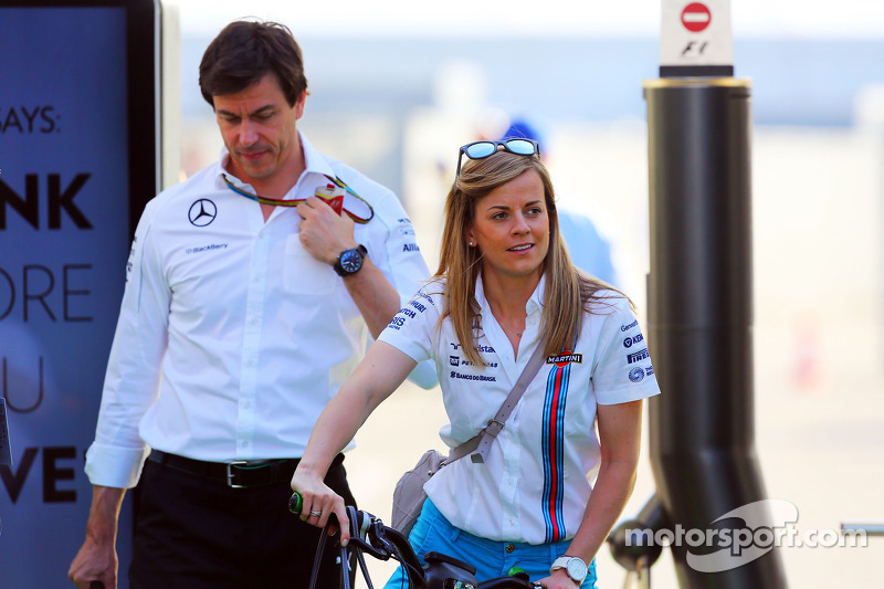 Susie Wolff, pilota collaudatrice Williams con il marito Toto Wolff, Azionista e Direttore EsecutivoMercedes AMG F1