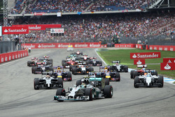 Nico Rosberg, Mercedes AMG F1 W05 leads at the start of the race