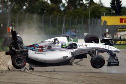 Felipe Massa, Williams FW36 crashes at the start of the race