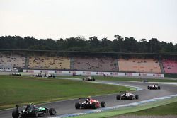 Auto GP3 completa il giro di riscaldamento