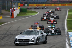 Nico Rosberg, Mercedes AMG F1 W05 leads behind the FIA Safety Car