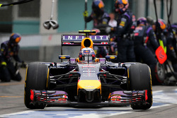 Daniel Ricciardo, Red Bull Racing during pitstop