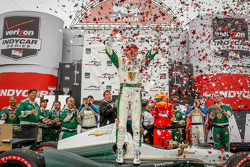 Race winner Mike Conway, Ed Carpenter Racing Chevrolet