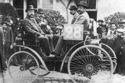 Auguste Doriot (second from right) in Peugeot 3HP at 1894 Paris-Rouen race (3rd place)