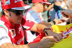 Fernando Alonso, Ferrari signs autographs for the fans