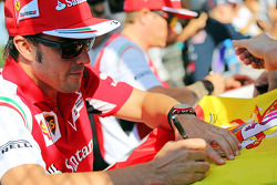 Fernando Alonso, Ferrari signs autographs for the fans