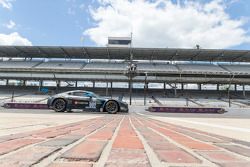 #007 TRG-AMR Aston Martin V12 Vantage: Al Carter, James Davison