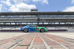 #17 Team Falken Tire, Porsche 911 GT3 RSR: Wolf Henzler, Bryan Sellers