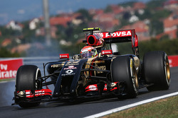 Pastor Maldonado, Lotus F1 locks up under braking