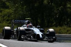 Kevin Magnussen , McLaren F1