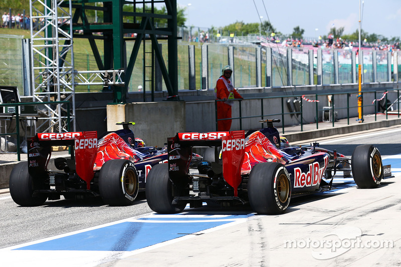 2014 год. Машины Toro Rosso в ходе субботней тренировки