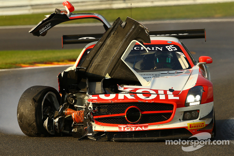 Trouble for #85 HTP Motorsport Mercedes SLS AMG GT3: Lucas Wolf, Sergei Afanasiev, Stef Dusseldorp