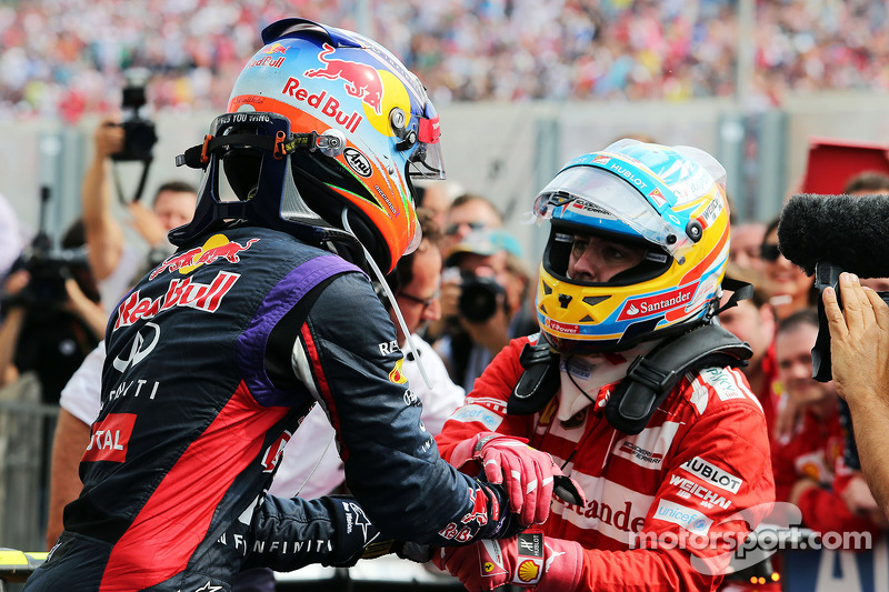 Victoria de Daniel Ricciardo, Red Bull Racing 08, en el GP de Hungría 2014, con Fernando Alonso