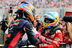Daniel Ricciardo, Red Bull Racing celebrates with second placed Fernando Alonso, Ferrari in parc ferme