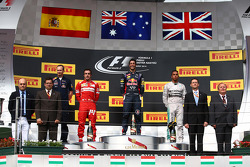 Daniel Ricciardo, Red Bull Racing RB10, Fernando Alonso, Ferrari and Lewis Hamilton, Mercedes AMG F1