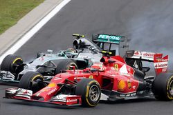 Nico Rosberg, Mercedes AMG F1 Team y Kimi Raikkonen, Scuderia Ferrari