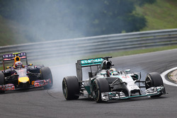 Lewis Hamilton, Mercedes AMG F1 W05 and Daniel Ricciardo, Red Bull Racing RB10
