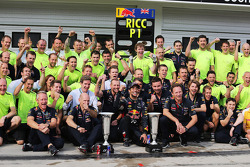 Daniel Ricciardo, Red Bull Racing celebrates with the team