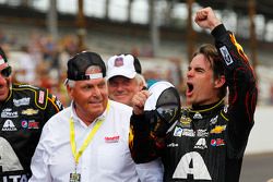 Race winner Jeff Gordon, Hendrick Motorsports Chevrolet with Rick Hendrick