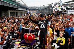 Race winner Jeff Gordon, Hendrick Motorsports Chevrolet