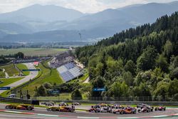 Start: Tom Blomqvist, Jagonya Ayam with Carlin Dallara F312 Volkswagen leads the field