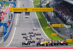 Start: Antonio Giovinazzi, Jagonya Ayam with Carlin Dallara F312 Volkswagen leads the field