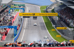 Start: Felix Rosenqvist, kfzteile24 Mücke Motorsport Dallara F312 Mercedes and Max Verstappen, Van Amersfoort Racing Dallara F312 Volkswagen