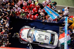 Vainqueur: José María López heureux