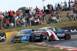Robb Holland, Rotek Racing and James Cole, United Autosports make contact