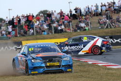 Robb Holland, Rotek Racing and James Cole, United Autosports make contact