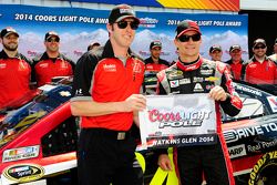 Polesitter Jeff Gordon, Hendrick Motorsports Chevrolet and crew chief Alan Gustafson