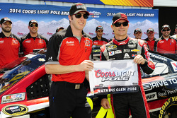 Polesitter Jeff Gordon, Hendrick Motorsports Chevrolet and crew chief Alan Gustafson