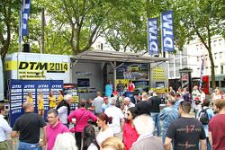 Fans look at DTM displays