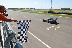 #19 PIXUM Team Schubert BMW Z4 GT3: Dominik Baumann, Claudia Hurtgen takes the win