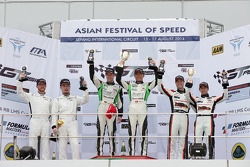 GT Asia Sepang R1 podium: Davide Rizzo, Anthony Liu, Stefan Mucke, Frank Yu, Rob Bell, Hiroshi Hamaguchi