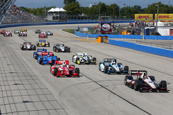 Start: Will Power leads