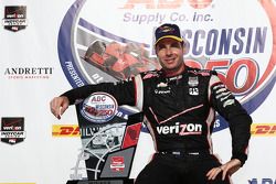 Il vincitore della gara Will Power, del team Penske Chevrolet