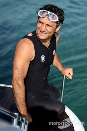 Alex Zanardi prepares for a long-distance triathlon to be held in Hawaii in October