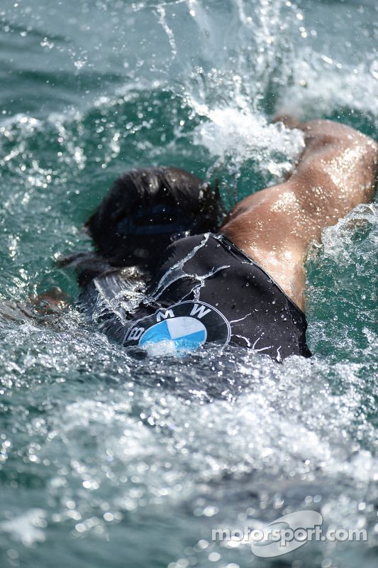 Alex Zanardi se prepara para un triatlón de larga distancia