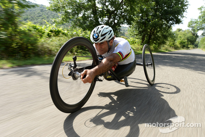 Alex Zanardi se prepara para un triatlón de larga distancia